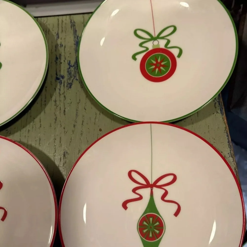 Crate & Barrel Christmas Ornament Set 4 Luncheon Dessert Salad Plates 8” each